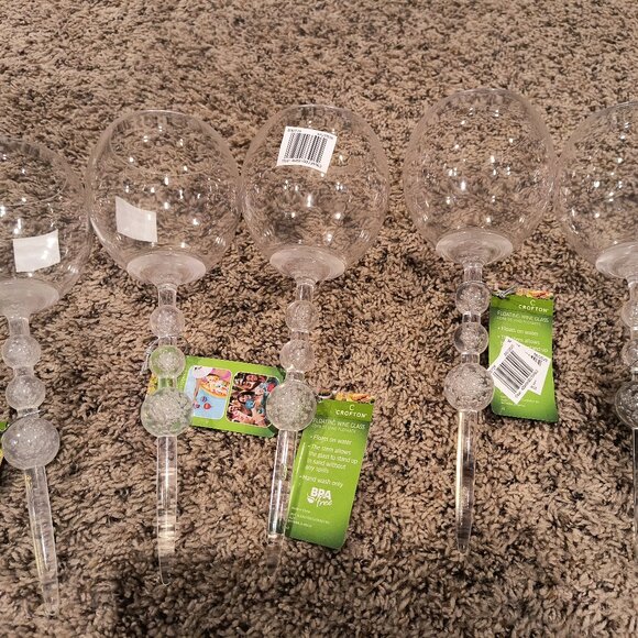 Set of 5 clear/white floating wine glasses. - Picture 1 of 1